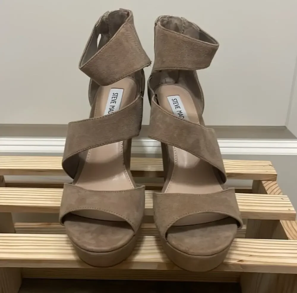Steve Madden Strappy Taupe Suede Essex Platform  Wedge Sandal Sz 7 NWOB Neutral